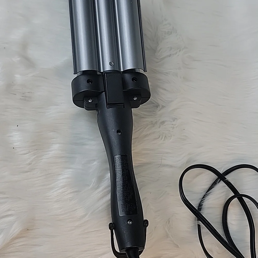 REVLON Perfect Heat Tourmaline Ceramic Coated 3 Barrel Natural Wave Styling Tool